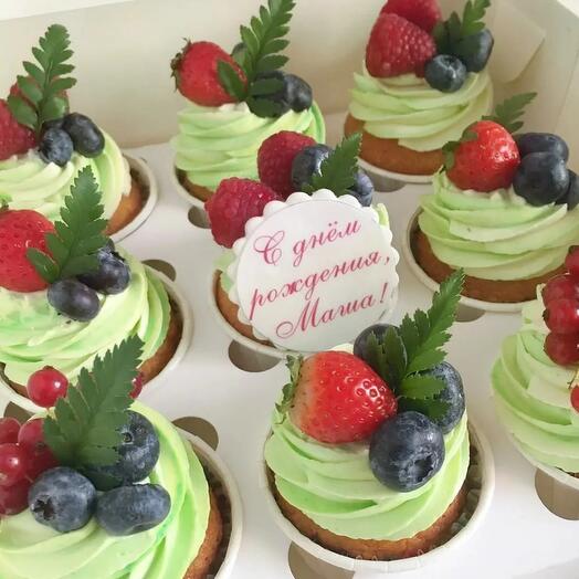 Cupcakes with berries
