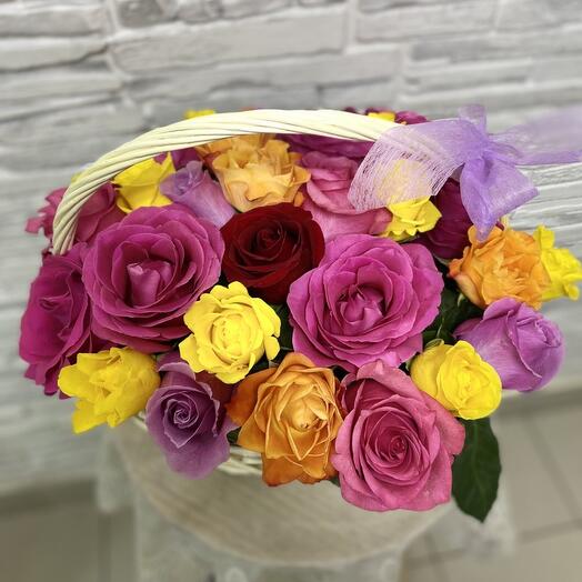 Корзина с розами микс