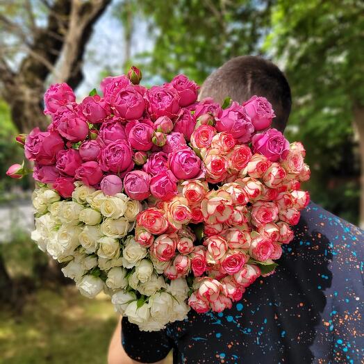 Букет микс кустовых роз 29 шт