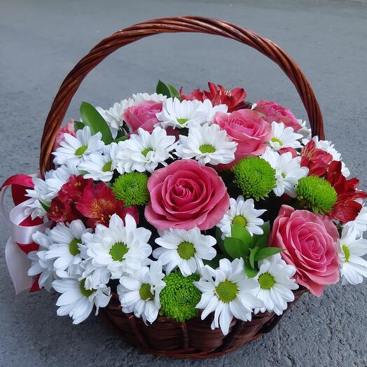 Корзина с ромашками
