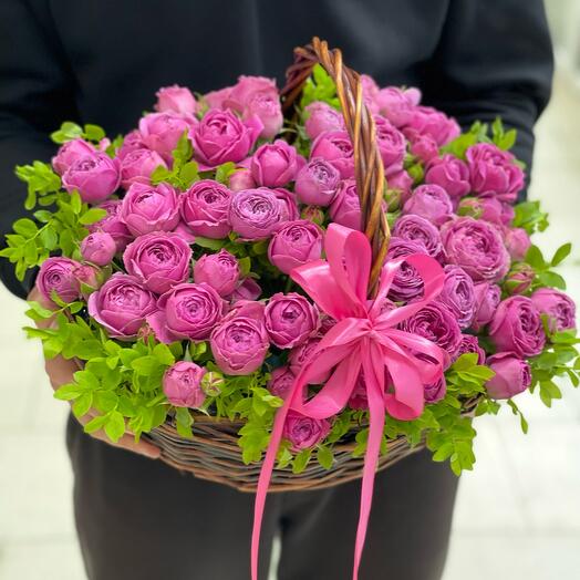 Rosas en forma de peonía en la cesta 🌺