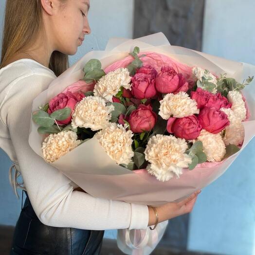 Rosas peonías y Dianthus