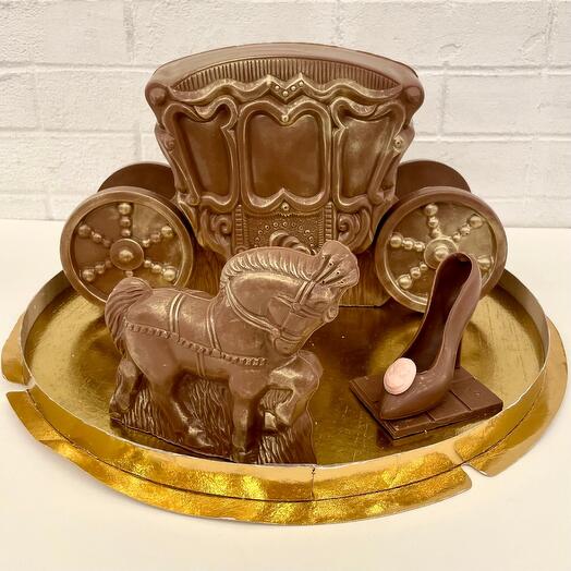 Huge chocolate carriage with horse, shoe and filling