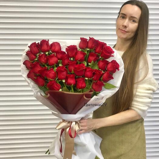 33 красные розы в виде сердца