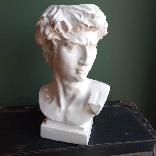 Кашпо скульптура