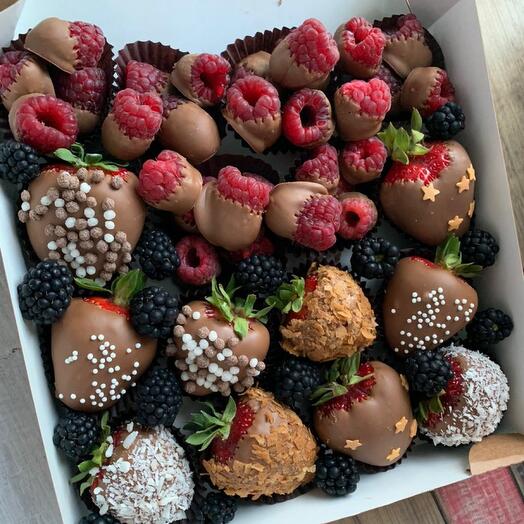 Chocolate-covered Strawberry Temptation Set