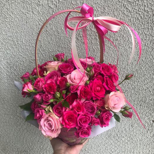 Корзинка с розовыми розочками