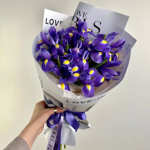 Monobucket made of irises