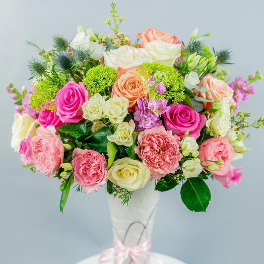 Mix flowers Hand Bouquet in vase