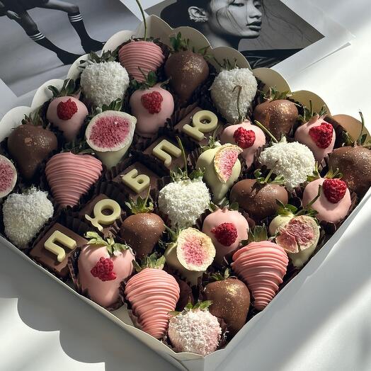 Клубника в шоколаде Love (20-25 ягод)