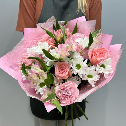 Ramo de rosas, alstroemeria, manzanilla y Dianthus (02010103)