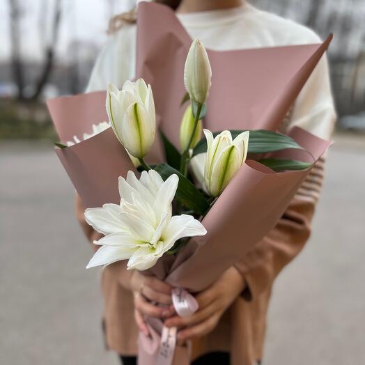 Нежная лилия