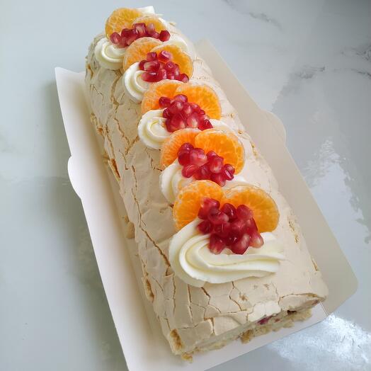 Меренговый рулет с клубничным конфи