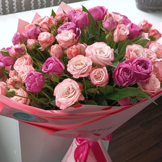Bushy Peony-shaped roses Mix