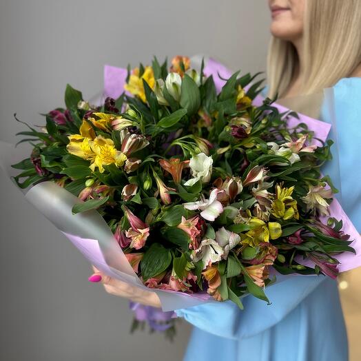 Bouquet of bright Alstroemeria 60 cm