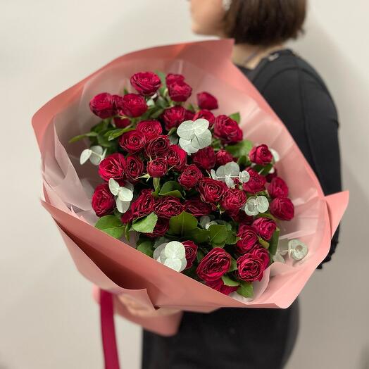 Моно букет из пионовидных красных роз Red Trendsetter
