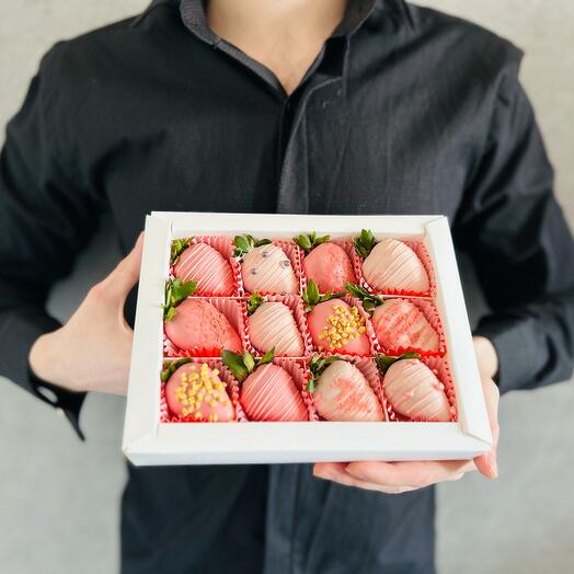 Клубника в белом шоколаде, 12 штук