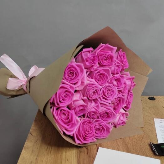 Bouquet of 21 pink roses 40 cm
