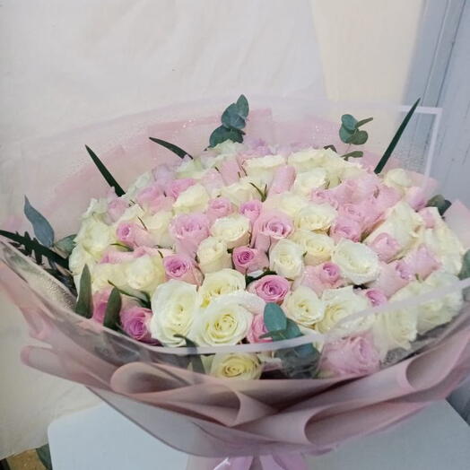 PINK   WHITE ROSES IN A BQT