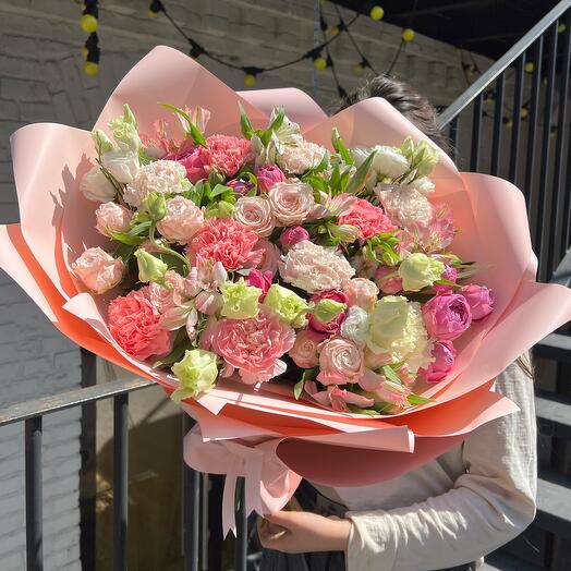 Author 's bouquet with dianthus_eustoma and bush rose