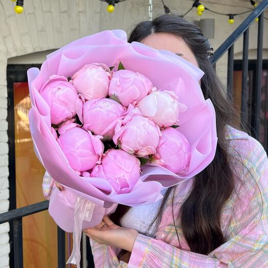 Букет из 9 розовых пионов