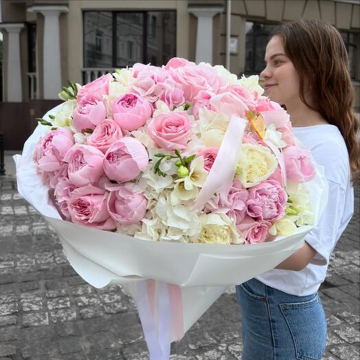 Большой красивый букет