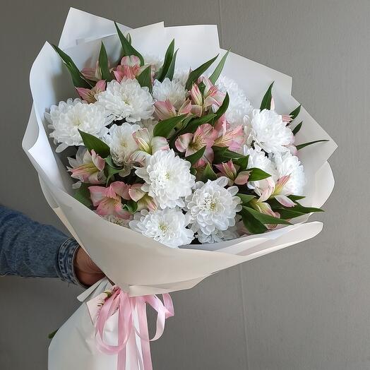 Ramo de alstroemeria y crisantemo arbusto