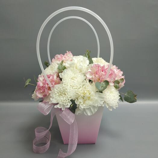 Композиция "Загадка" нежные цветы в сумочке девочке, девушке, маме на день рождения