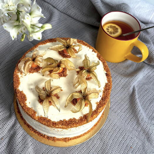 Морковный торт с карамелью и орехами