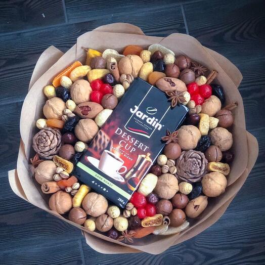 Букет с кофе и орехами