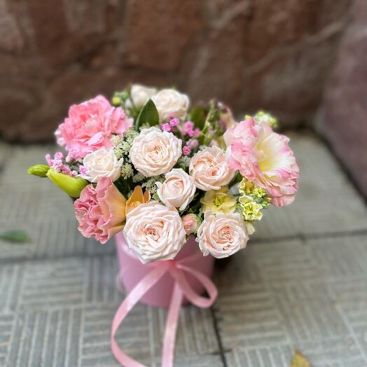 Цветы в коробке с пионовидной розой