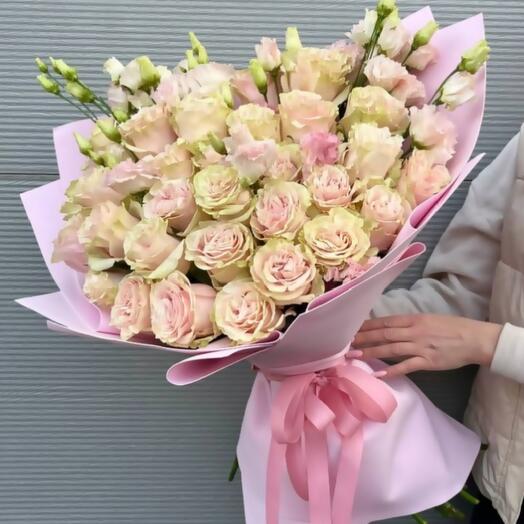 Bouquet of Pink Mondial roses and eustoma