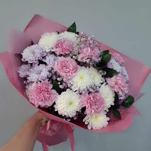 Bouquet with chrysanthemum and dianthus