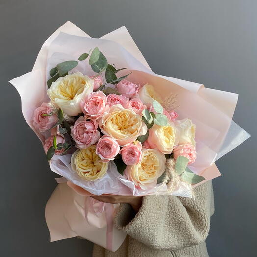 Rosas peonías y Julieta