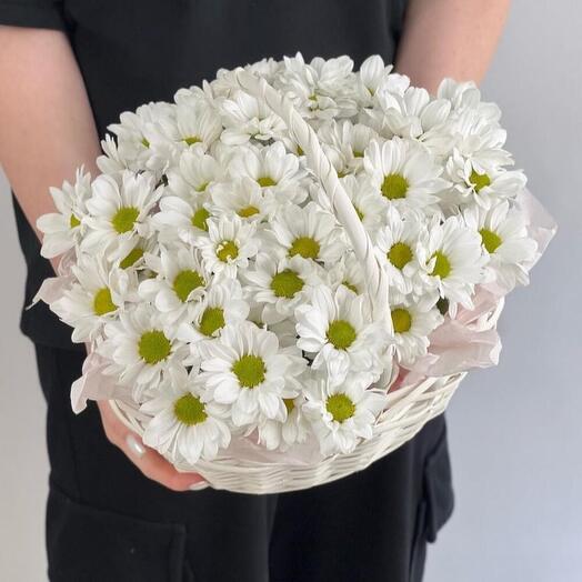 Корзина с ромашками