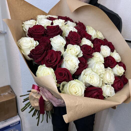 Розы букет микс 51 роза 60 см