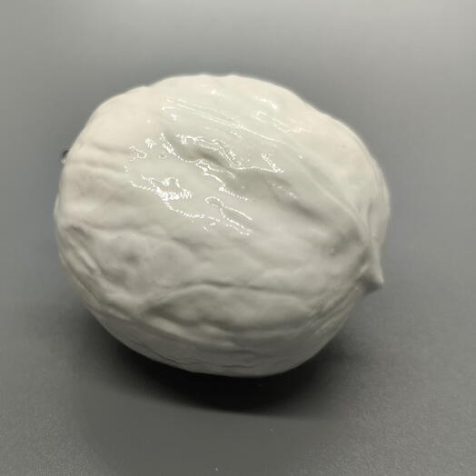 Грецкий орех из фарфора