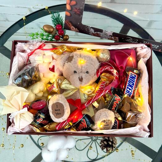 Подарок с фонариками, с мишкой, Бельгийскими конфетами, шоколадками и орешками в шоколаде