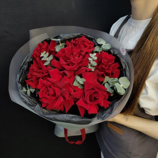 Rosa francesa con Eucalipto en una decoración elegante