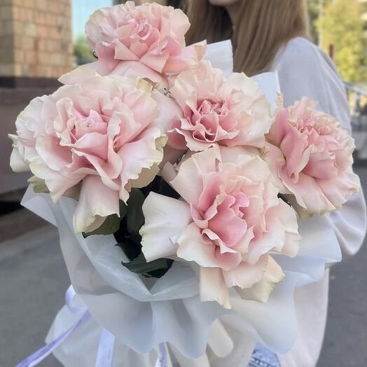 Нежный букет из 5 розовых французских роз