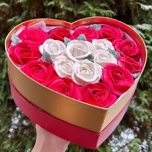 Bouquet in a box "Heart" of marshmallow Roses (two layers of marshmallow), 29*26 cm