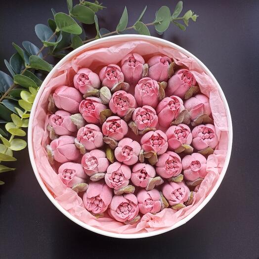 Homemade marshmallows in a hatbox