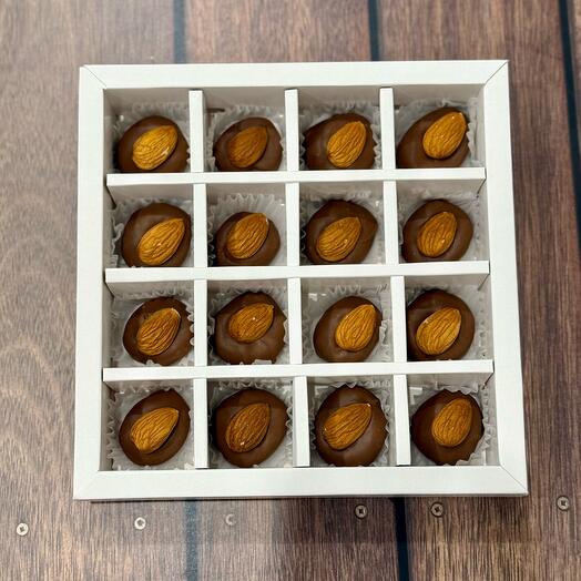 Курага в бельгийском шоколаде с миндалем