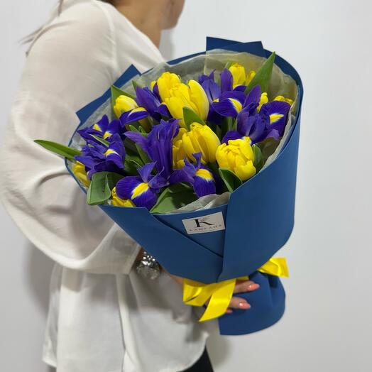 Желтые тюльпаны и синие ирисы 💙 Камелия Flowers Shop