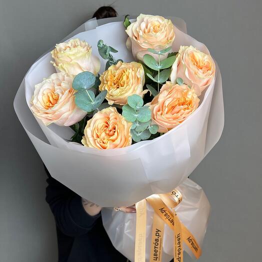 Rosas peonías con eucalipto