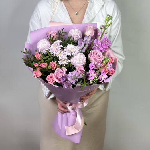 Сборный букет с кустовой розой, хризантемой и альстромерией
