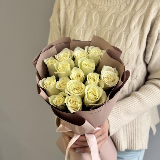 15 rosas blancas ramo