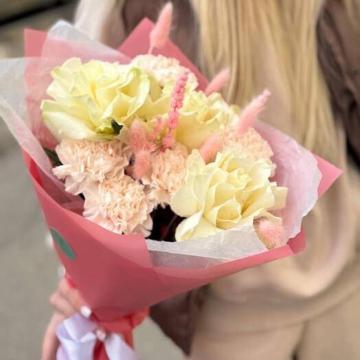 Lindo ramo de Confituras con rosas francesas, Dianthus y flores secas
