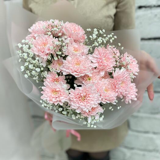 Bouquet of pink chrysanthemum and gypsophila