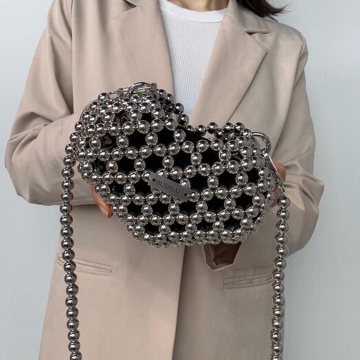 Сумка из бисера ручной работы в виде сердца